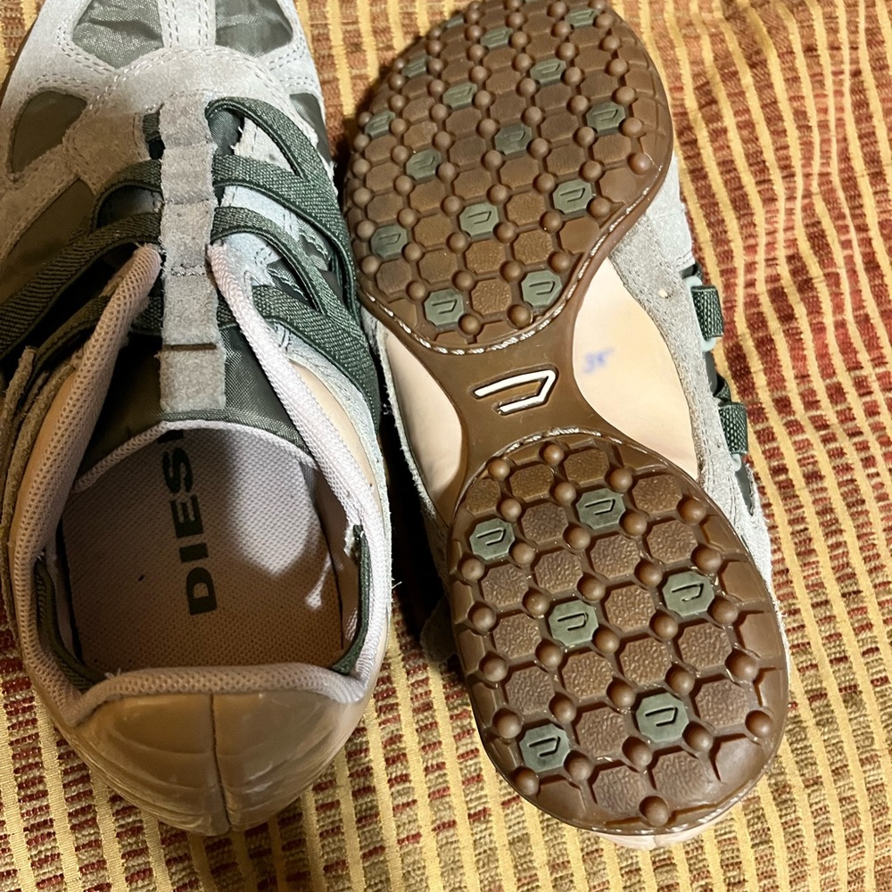 Athletic shoes